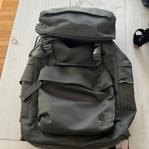 Lululemon backpack army green